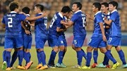 Thái Lan kết liễu Myanmar bằng 2 bàn thắng đặt một chân vào tứ kết